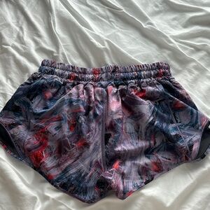 Lululemon Hotty Hot 2.5” Size 4